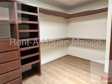 Casa en Venta en Lomas Verdes , Naucalpan de Juarez JL 26-262.