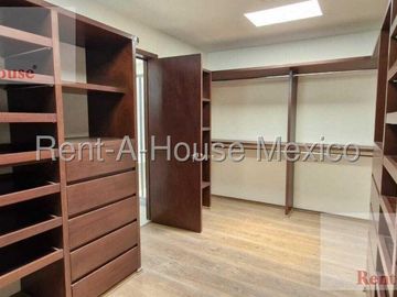 Casa en Venta en Lomas Verdes , Naucalpan de Juarez JL 26-262.