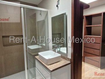 Casa en Venta en Lomas Verdes , Naucalpan de Juarez JL 26-262.