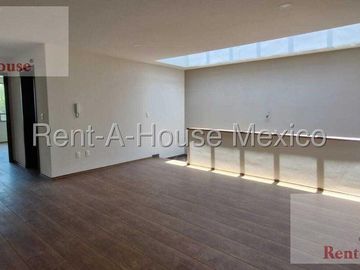 Casa en Venta en Lomas Verdes , Naucalpan de Juarez JL 26-262.