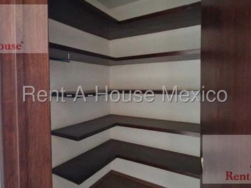 Casa en Venta en Lomas Verdes , Naucalpan de Juarez JL 26-262.