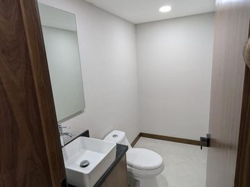 OPORTUNIDAD DE INVERSIÓN: CONSULTORIO EN VENTA EN EL CENTRO CON ESTACIONAMIENTO