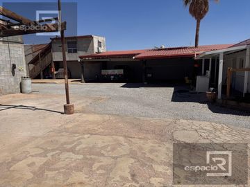 TERRENO EN VENTA EN AV. ZARAGOZA CON BODEGAS