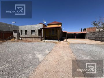 TERRENO EN VENTA EN AV. ZARAGOZA CON BODEGAS