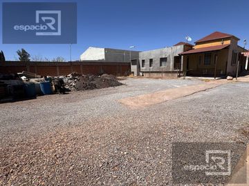 TERRENO EN VENTA EN AV. ZARAGOZA CON BODEGAS