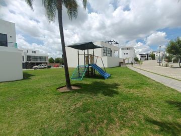 En Venta Casa Nueva en fraccionamiento  Parque Nayarit, Lomas de Angelópolis III, Puebla