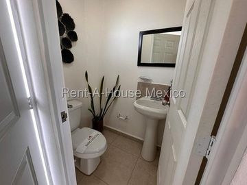 La Piedad casa con control de acceso en VENTA RAH758