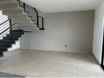 CASA en VENTA de 3 Recámaras con Acabados Premium en Punta del Este