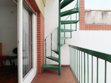 CASA 4 AMB MUY LUMINOSA C/TERRAZA, PATIO Y COCHERA