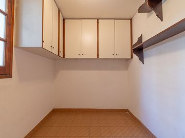 Venta depto 5 amb con dependencia y patio