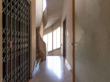 Venta depto 5 amb con dependencia y patio