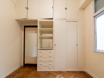 Venta depto 5 amb con dependencia y patio