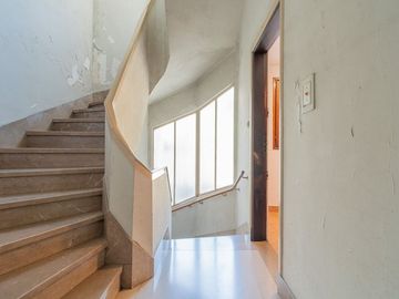 Venta depto 5 amb con dependencia y patio