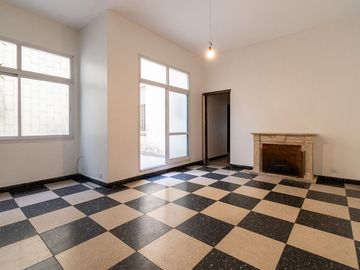 Venta depto 5 amb con dependencia y patio