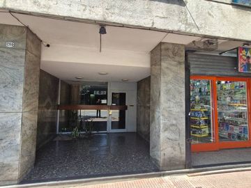 Venta depto 2 Amb bcon y lavadero en Constitucion