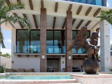 Casa en Renta en Puerto Cancun con Muelle Privado para Yate