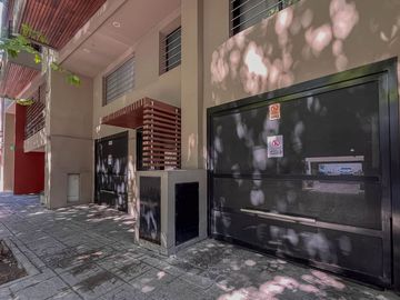 3 ambientes con balcón terraza y terraza propia.