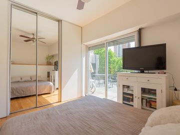 3 ambientes con balcón terraza y terraza propia.