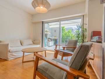 3 ambientes con balcón terraza y terraza propia.