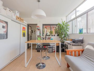 3 ambientes con balcón terraza y terraza propia.