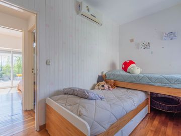 3 ambientes con balcón terraza y terraza propia.