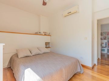 3 ambientes con balcón terraza y terraza propia.