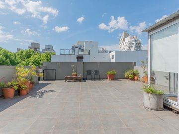 3 ambientes con balcón terraza y terraza propia.