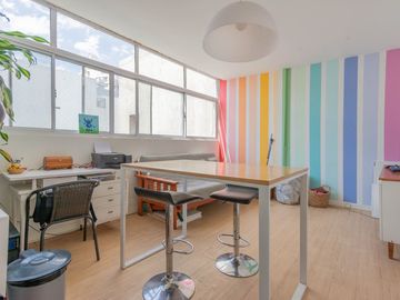 3 ambientes con balcón terraza y terraza propia.