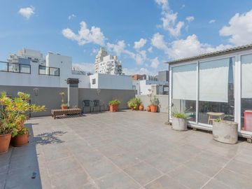 3 ambientes con balcón terraza y terraza propia.