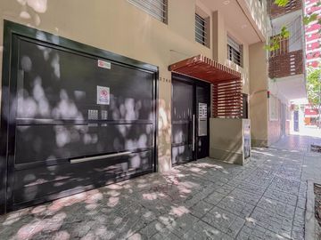 3 ambientes con balcón terraza y terraza propia.