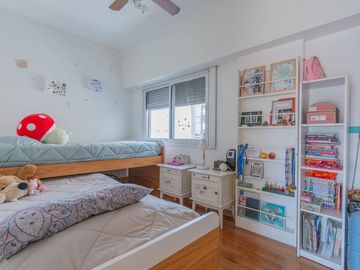 3 ambientes con balcón terraza y terraza propia.