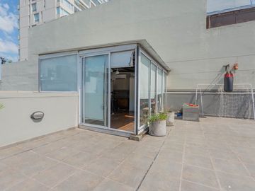 3 ambientes con balcón terraza y terraza propia.