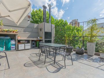 3 ambientes con balcón terraza y terraza propia.