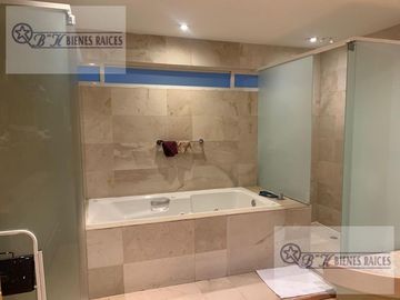 Departamento en Venta, Interlomas Bien Ubicado en Cerrada, Amplios Espacios, Listo para Ocuparse