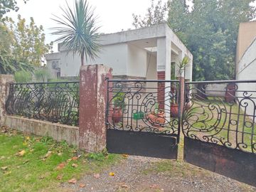 VENTA Casa 3 ambientes en Ituzaingó. Amplio lote.