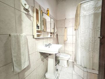 VENTA Casa 3 ambientes en Ituzaingó. Amplio lote.
