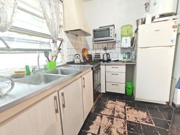 VENTA Casa 3 ambientes en Ituzaingó. Amplio lote.
