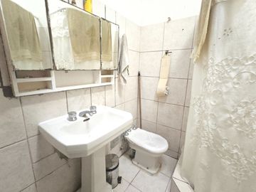 VENTA Casa 3 ambientes en Ituzaingó. Amplio lote.