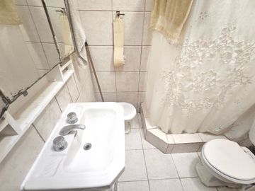 VENTA Casa 3 ambientes en Ituzaingó. Amplio lote.