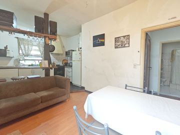 VENTA Casa 3 ambientes en Ituzaingó. Amplio lote.