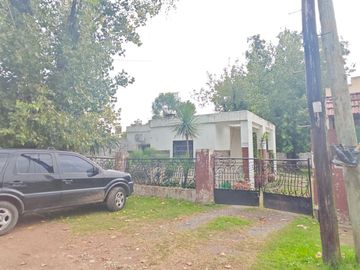 VENTA Casa 3 ambientes en Ituzaingó. Amplio lote.