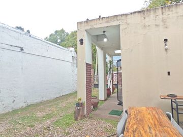 VENTA Casa 3 ambientes en Ituzaingó. Amplio lote.