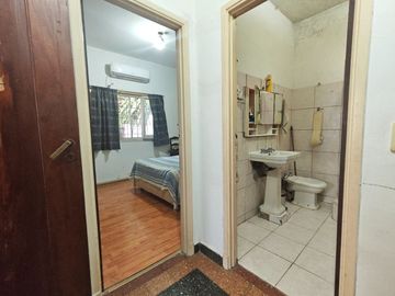 VENTA Casa 3 ambientes en Ituzaingó. Amplio lote.