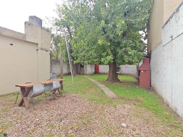 VENTA Casa 3 ambientes en Ituzaingó. Amplio lote.