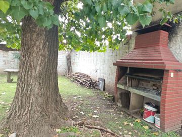 VENTA Casa 3 ambientes en Ituzaingó. Amplio lote.