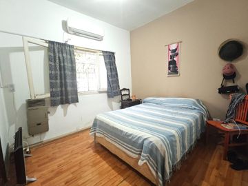 VENTA Casa 3 ambientes en Ituzaingó. Amplio lote.