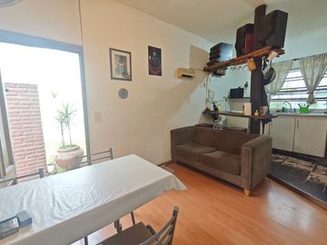 VENTA Casa 3 ambientes en Ituzaingó. Amplio lote.