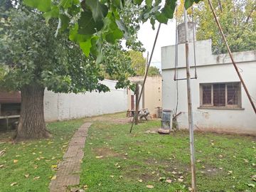 VENTA Casa 3 ambientes en Ituzaingó. Amplio lote.