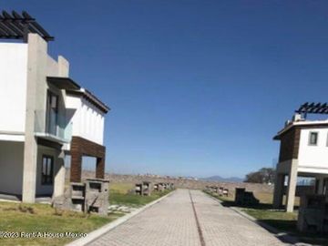 Terreno en Venta en Metepec, Llano Grande AM. 26-2980