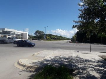 Lote Comercial en Venta en Av Universidades Arrecifes Playa del Carmen P2611